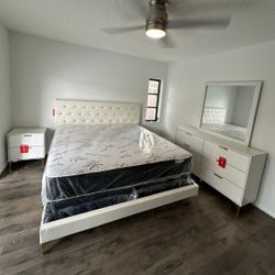 White Bedroom Set 4 Pcs New King Bed Dresser Mirror And Nightstand 