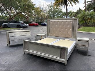 Beautiful Bedroom Set King Size Solid Wood Silver Color In Perfect Condition by Klaussner Furniture