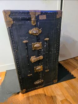 Steamer wardrobe  trunk