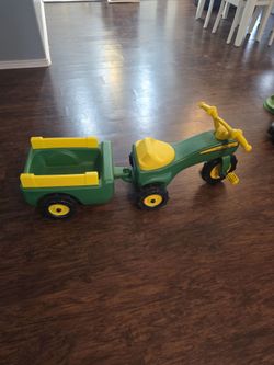 John Deere Ride on Tractor & Wagon