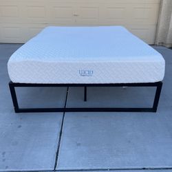 Queen Size Metal Platform Frame With Memory Foam Mattress!!