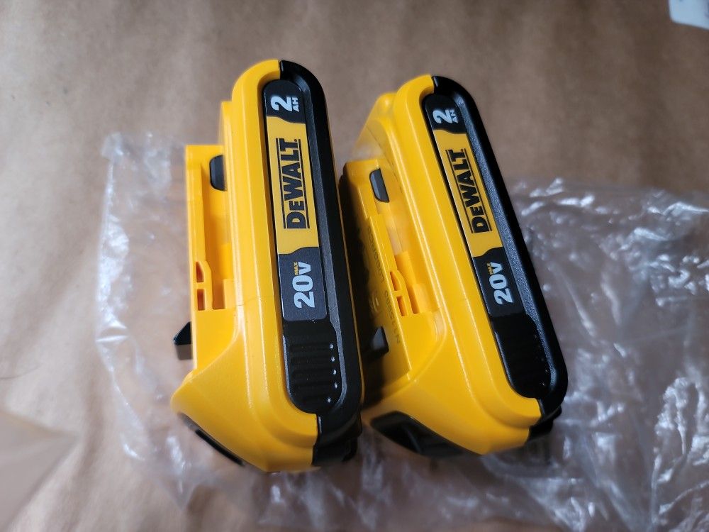 DEWALT 20VMAX BATTERIES 2.0AH NEW