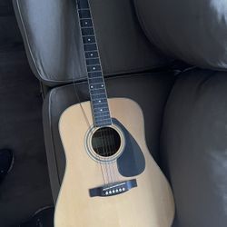 Yahama FD02 Acoustic Guitar