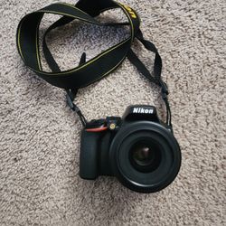 Nikon D3500 Camera with AF-S DX NIKKOR 35mm lens