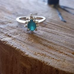 14-karat Gold Emerald Ring With 10 Diamonds Size 7