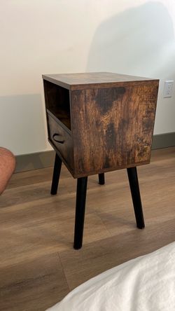 Like New 2X Night Stands