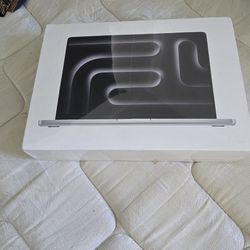 MacBook Pro M3 18GB/1TB