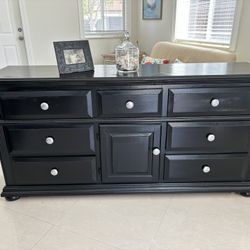 SOLID WOOD DRESSER-GAVETERO DE MADERA SÓLIDA 