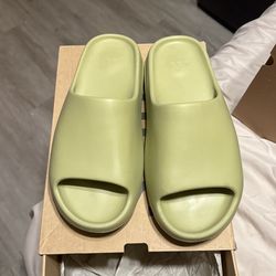Slightly Used 2021 Yeezy Slide Resin