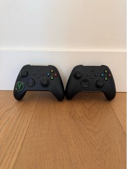 Xbox controllers set of 2