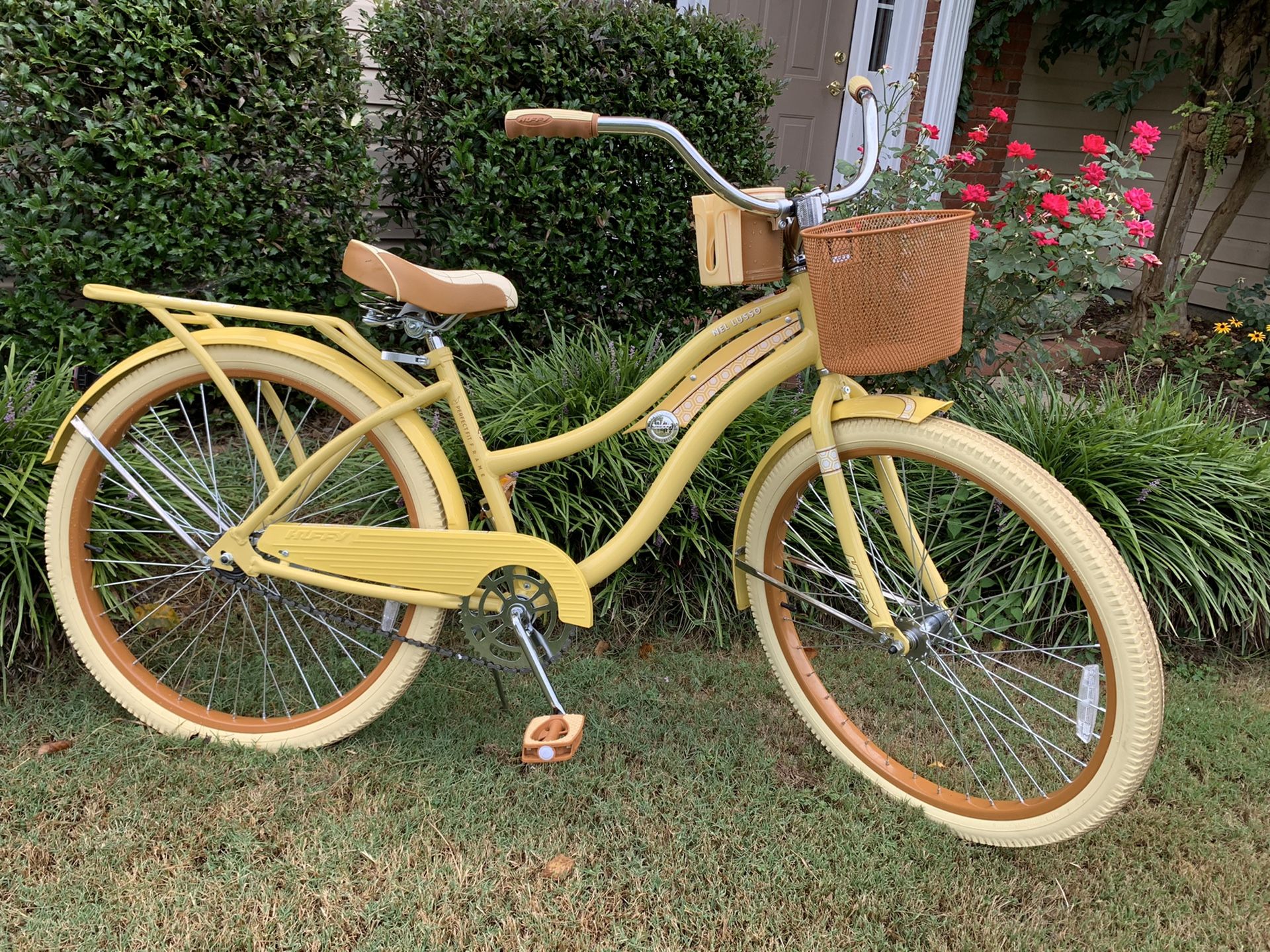 Huffy Nel Lusso Women's Cruiser Bike, Yellow, 26-inch