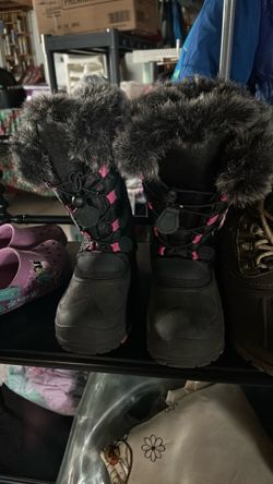 Girls Snow boots Size 2