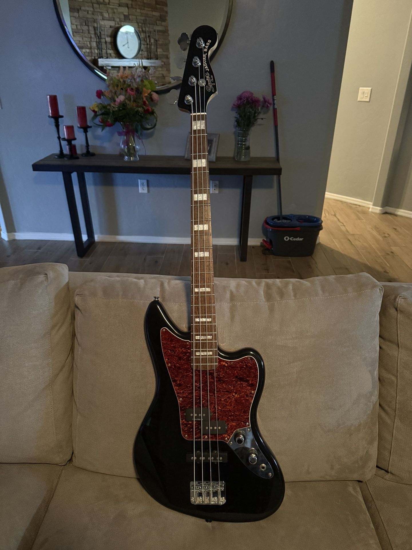 Squier Vintage Modified Jaguar Bass 2010 Black w/Matching Headstock