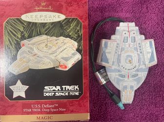 Hallmark Keepsake Ornament Star Trek: Deep Space Nine U.S.S. Defiant
