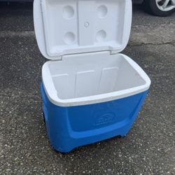 Igloo rolling cooler (with wheels + handle)