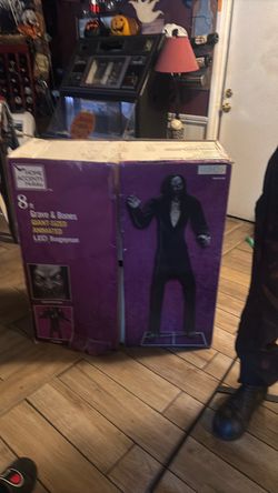 Halloween boogeyman decoration
