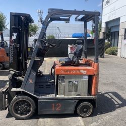 Forklift 