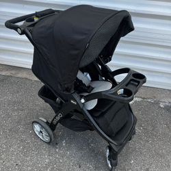 Chicco Mini Bravo Plus Baby Toddle Lightweight Stroller! Excellent condition! Easy to fold! Reclining seat.  Retails $229.99