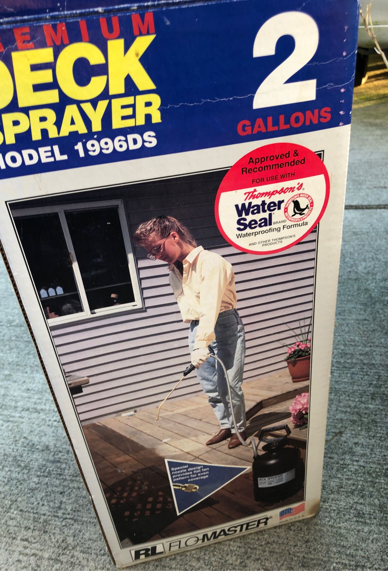 Deck sprayer 2 gallons used once☀️