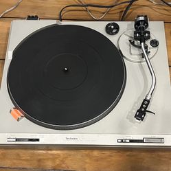 (1) 1980’s Technics Belt-Drive Manual Turntable 