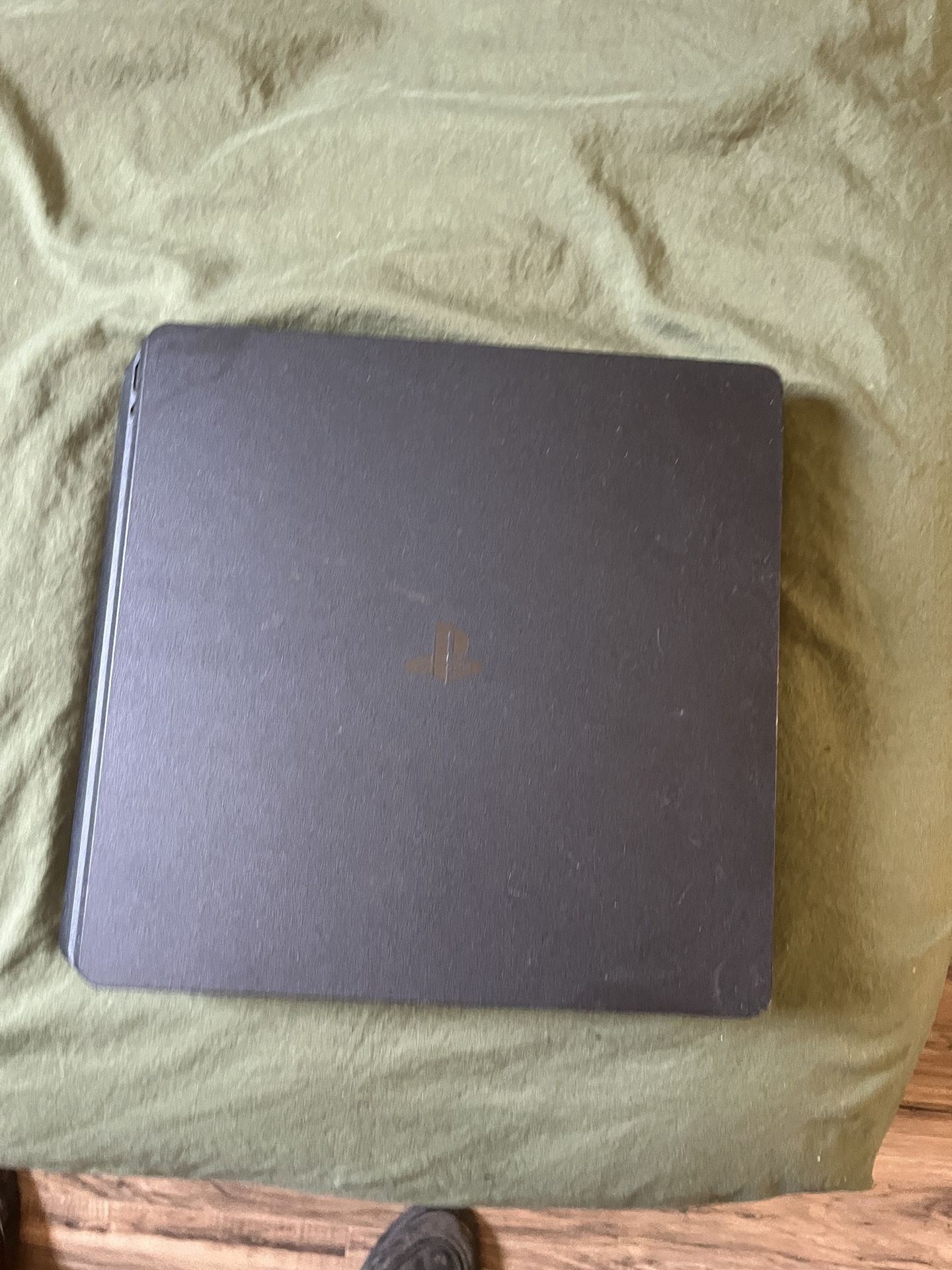 PS4 Slim With Controller