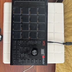 Akai Professional MPC Studio Music Production Controller