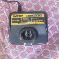 dewalt  8volts  Charger 