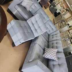 Gray Beautiful Sectional With Free Armless Chair.  Extend Right Or Left