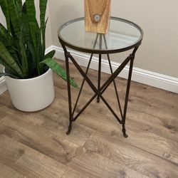 UNIQUE PETITE ANTIQUE TABLE