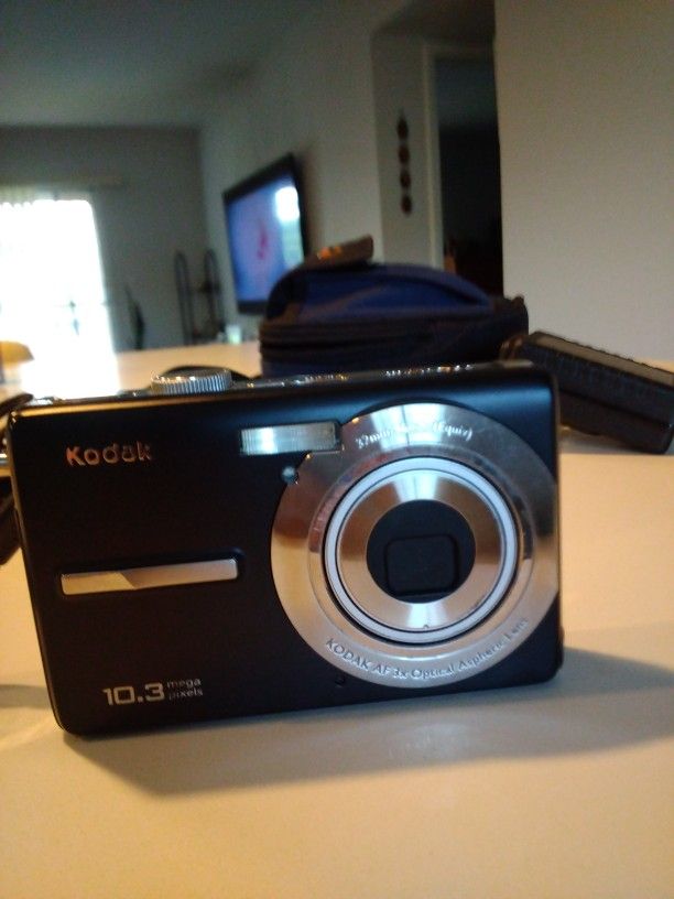 Camera KODAK EASYSHARE M1063