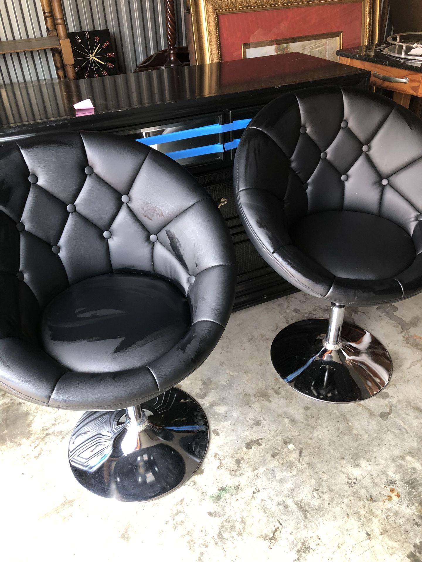 Stylish Round Chrome Hydraulic 360-degree swivel Bar Stools in plush Leather, set of 2