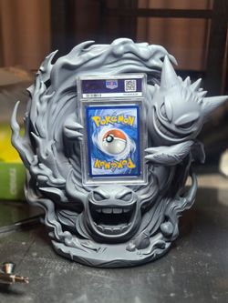 Gengar diorama-style slabs display.