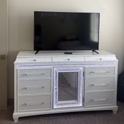 Glamour White 9 Drawer Dresser LED Lights
