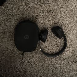 Headphone  Beats Solo 4