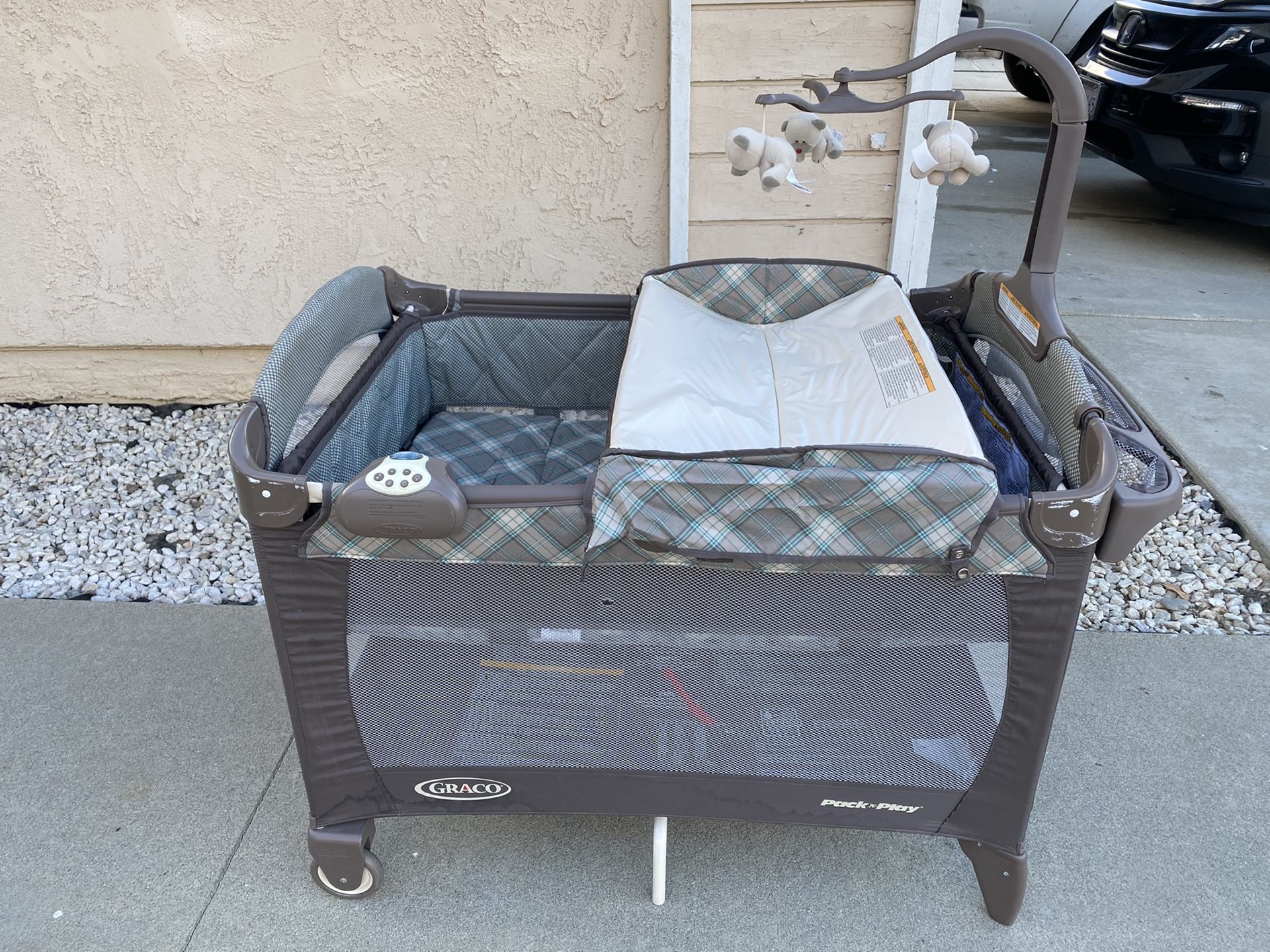 Graco Pack N Play with changing table