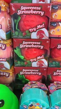 Squeeeeze Strawberry squishy