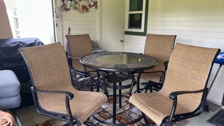 Table/4 chair set for out doors