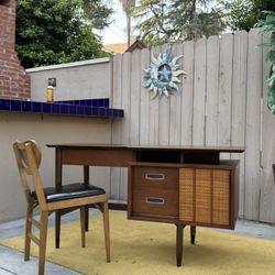 (FREE DELIVERY) Mid Century Modern Desk by Hooker c.1960’s