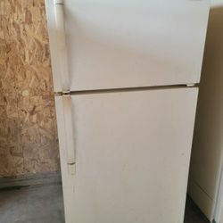 REFRIGERATOR 