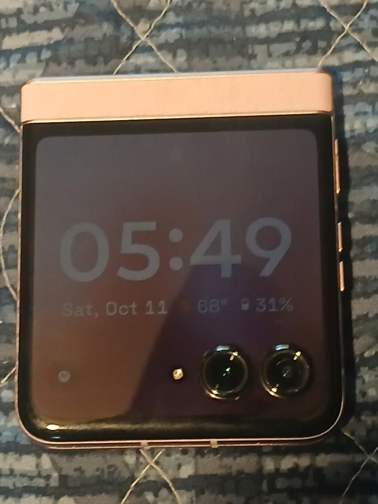 Razr Motarola 2025 128gb Memory 8gb ram Plus 4 50mp Camara