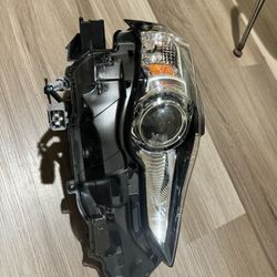 Lexus IS 250 año 2016 Faro delantero lado pasajero, passenger side highlight 