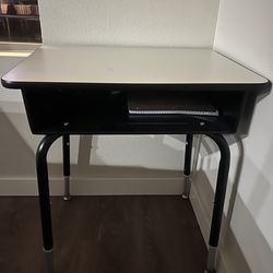 Student desk (adjustable height)