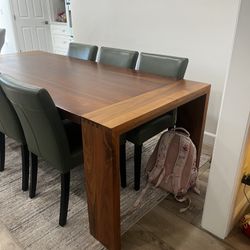 Beautiful Crate & Barrel Dinning Table Solid Wood With 6 Chairs 