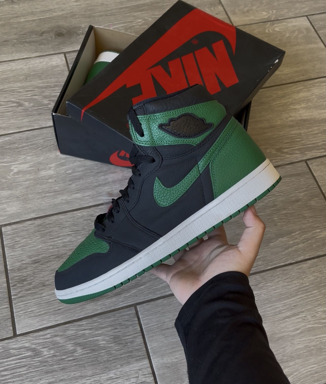 Jordan 1 Pine Green Size 10.5