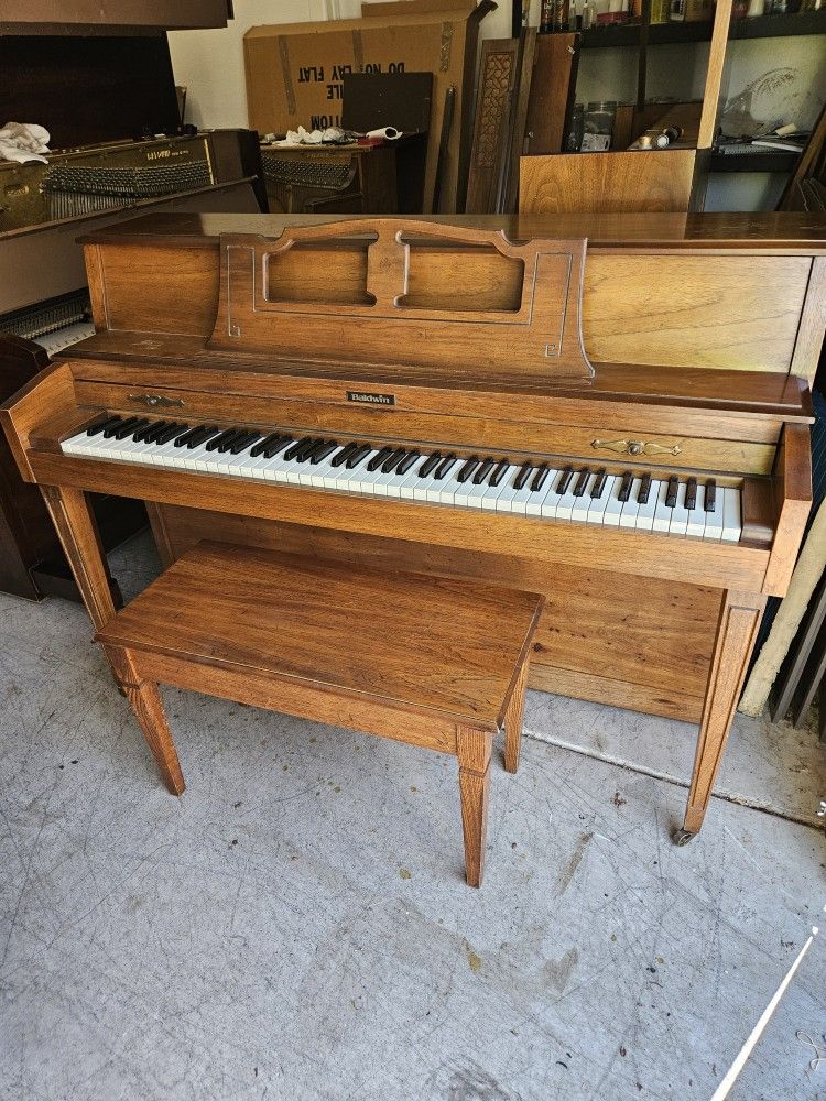 Great BALDWIN PIANO FREE DELIVERY