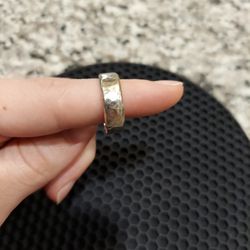 10k White Gold Hammered Ring