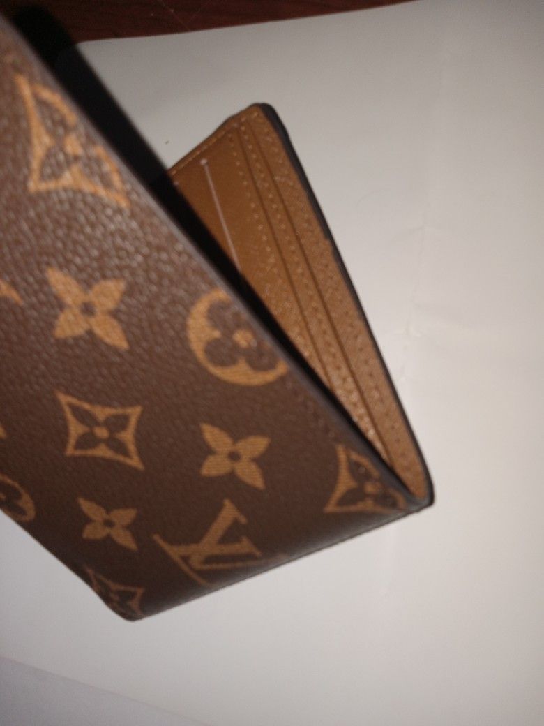 Louis Vuitton Multiple Wallet for Sale in Kerman, CA - OfferUp