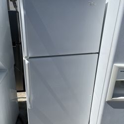 Frigidaire Top Freezers “white” 