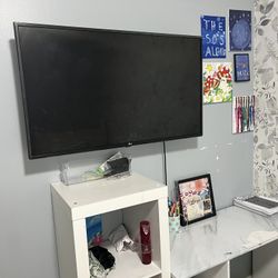 LG TV + Wall Mount 
