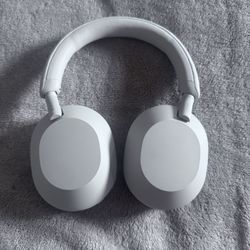 WH-1000XM5 Wireless Industry Leading Noise Canceling Headphones | Silver